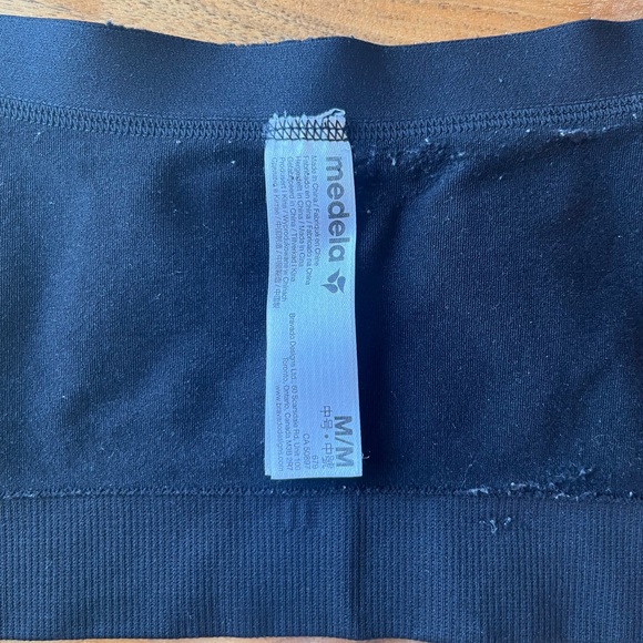 Medela Easy Expressions hands free pumping bras (set of 2, size M) - Picture 2 of 3